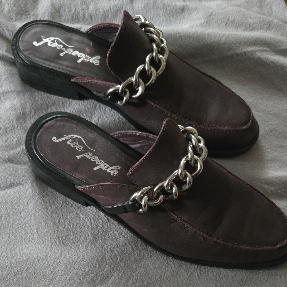 Free People Vida Mules in burgundy leather with a silver-tone chain. Women. 8.5